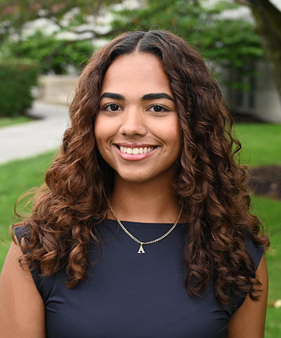 Headshot of Yarleny Andeliz.