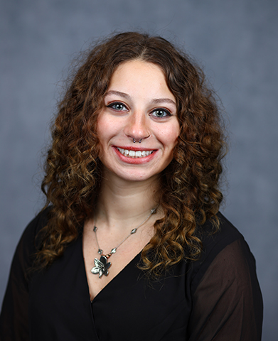 Julia's headshot.