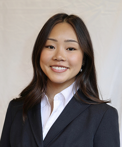 Hannah's headshot.