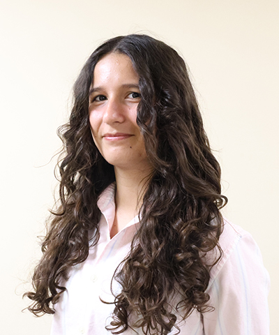 Zaida's headshot.