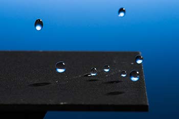 Droplets Bounce on Metal