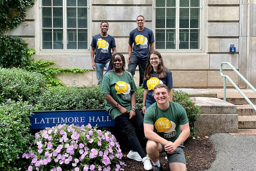 Peer advisors pose for the camera in front of Lattimore Hall.