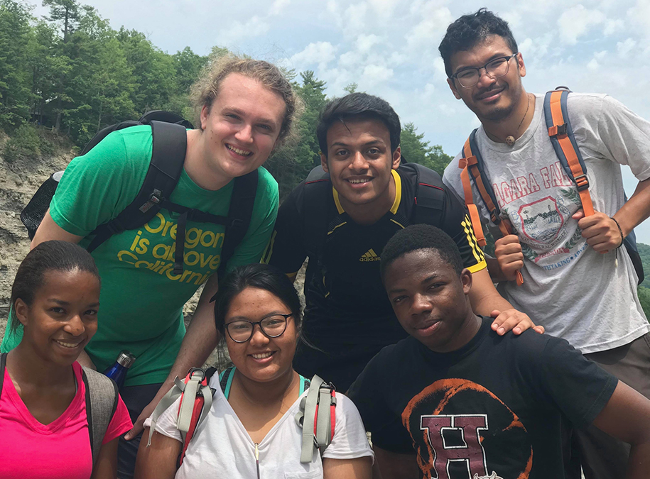 Photo of previous pre-semester program students with backpacks on hiking at a park