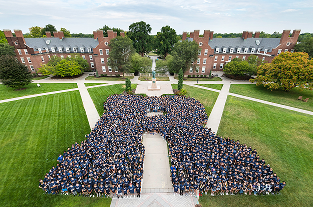 Photo of new students in the shape of an R during Fall 2022 Welcome Week