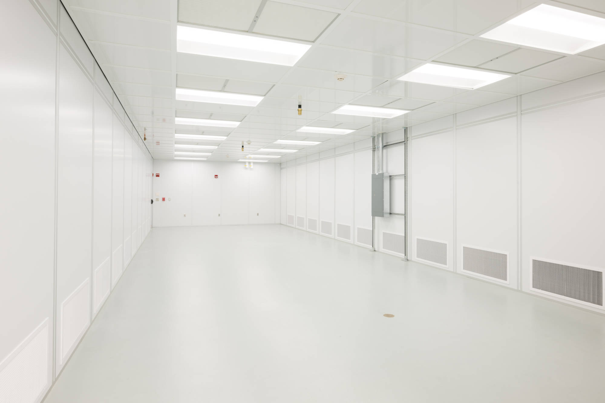 Low-vibration, class-1000 clean room at the Laboratory for Laser Energetics building expansion.