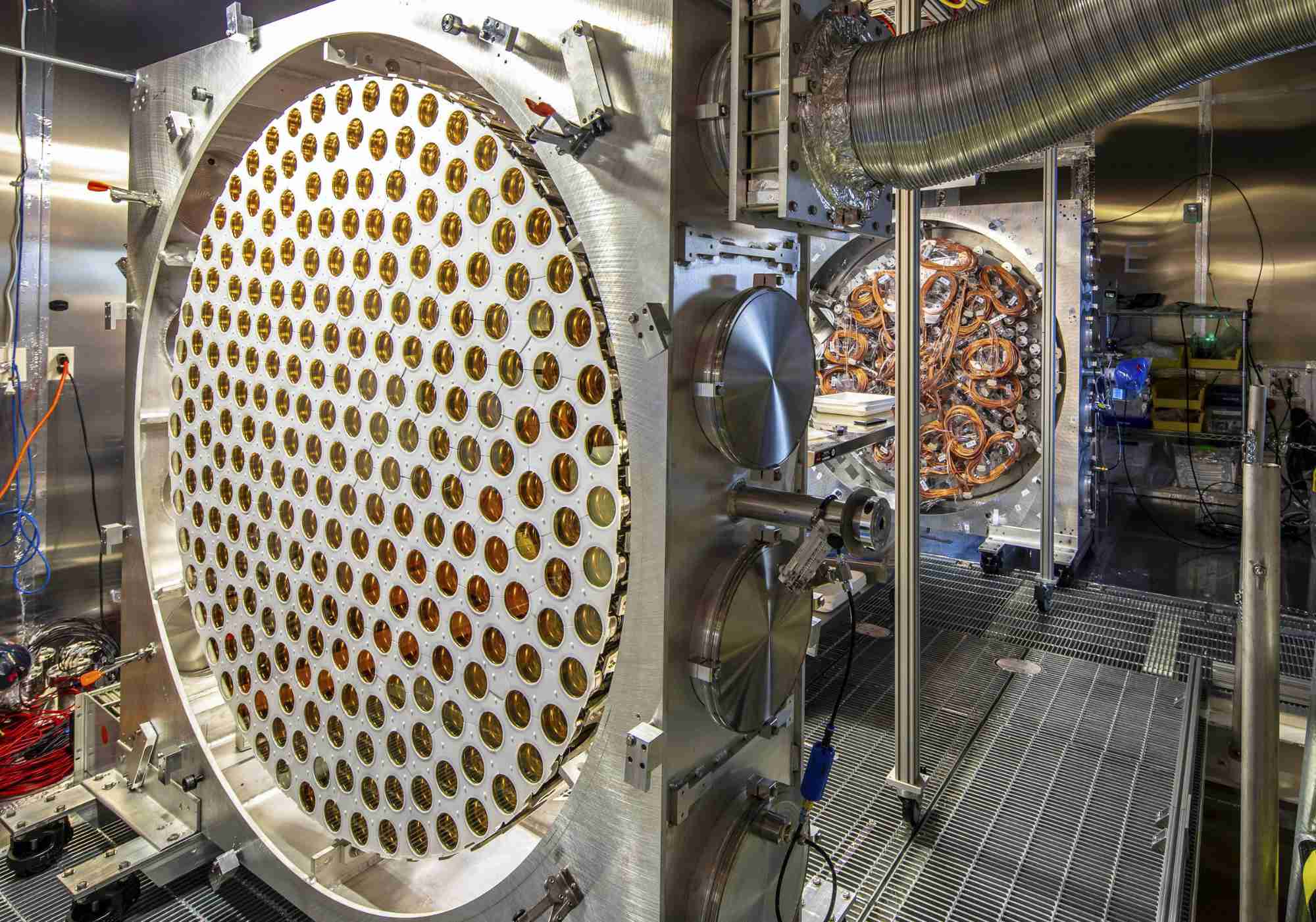 Lower and upper photomultiplier tube arrays for LZ-ZEPLIN to undertake dark matter research. 