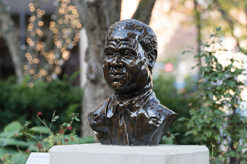 Bust of University of Rochester alumnus William Warfield