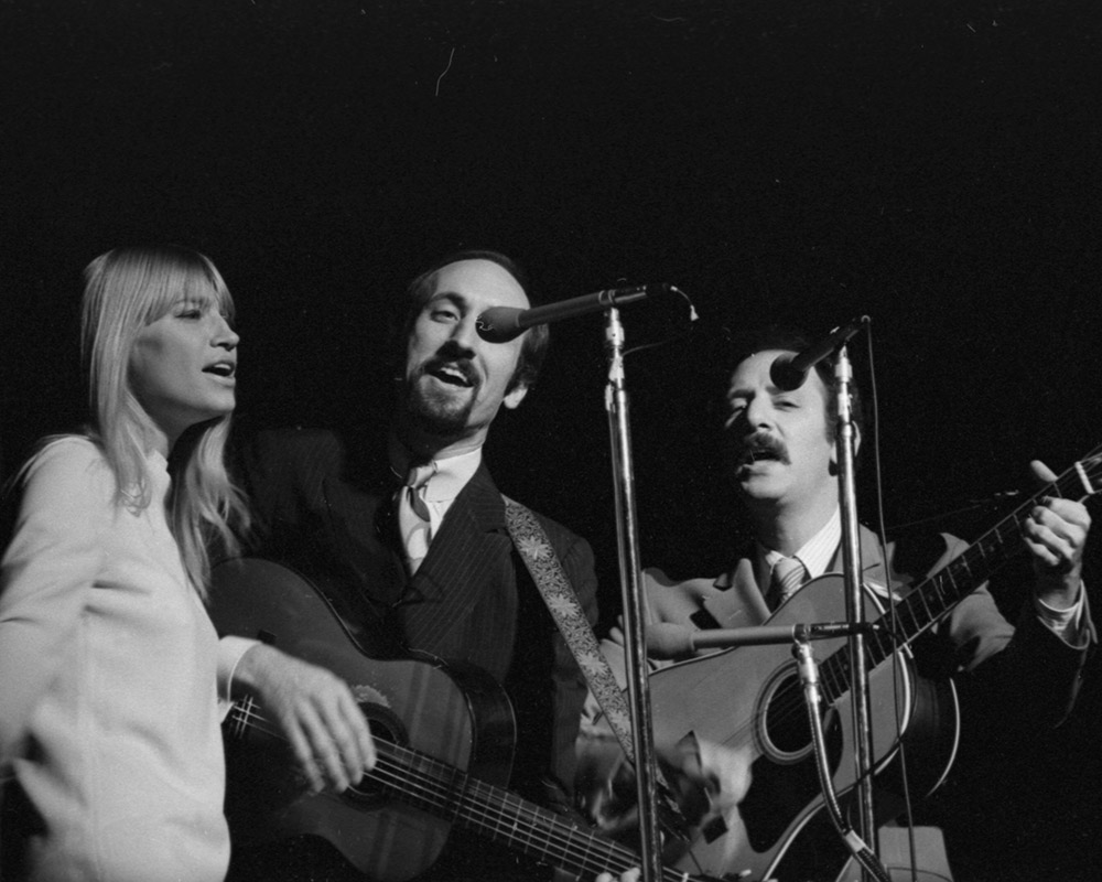 photo of musicians Peter, Paul, and Mary singing