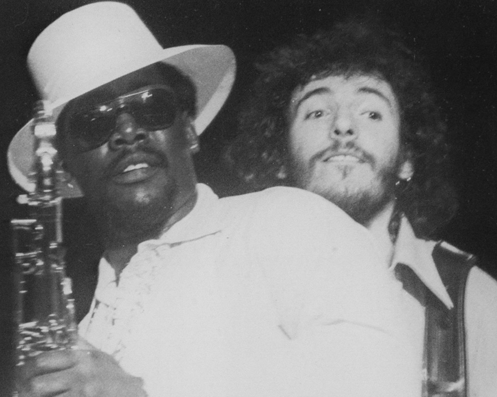 photo of musician Bruce Springsteen and Clarence Clemons performing