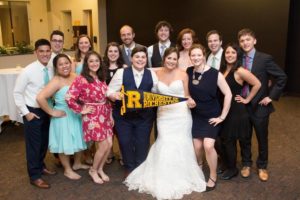 Cristin Monahan ’11 iwith wife Michaela Salvo ’17M (MD) and their University of Rochester alumni wedding guests taking a group picture