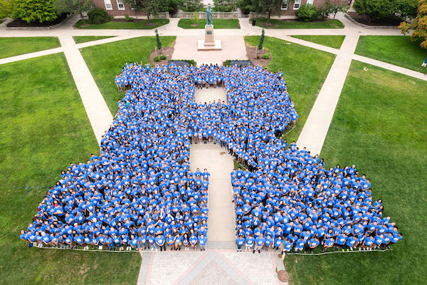 University of Rochester's Class of 2022 poses for a photo on Wilson Quad before the start of Wilson Day