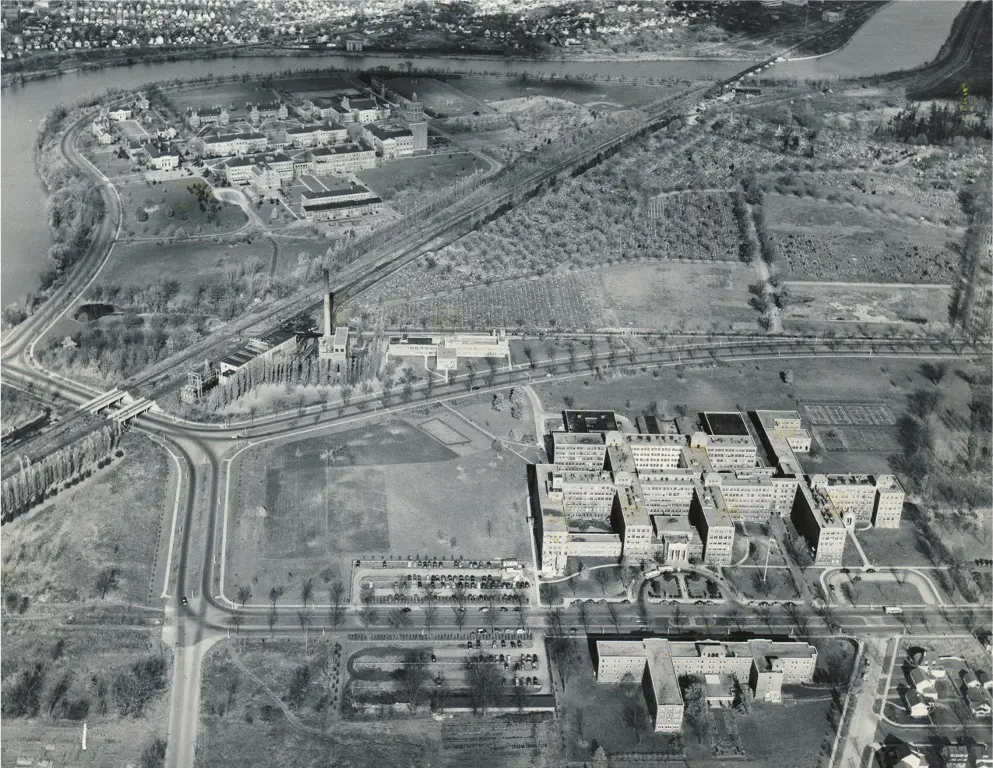 1935 black and white aerial photo of the University River Campus and Medical Center.