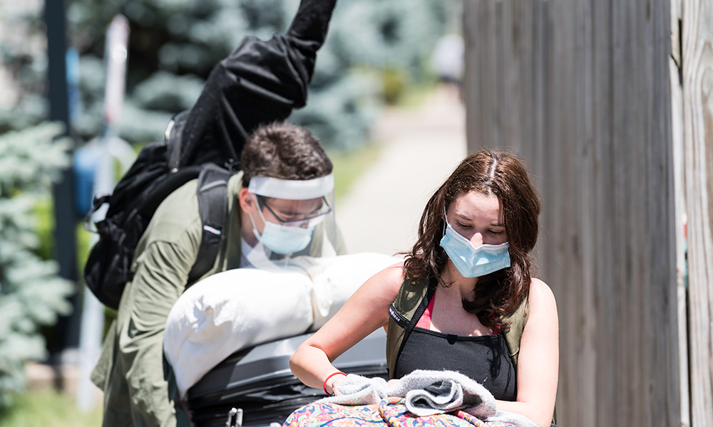students arrive for COVID-19 quarantine